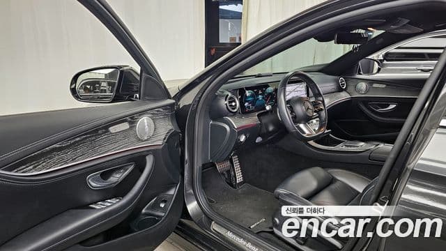 Mercedes-Benz E-Class 2021 — Фото 10/20