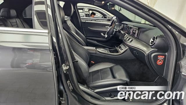 Mercedes-Benz E-Class 2021 — Фото 11/20