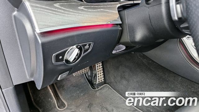 Mercedes-Benz E-Class 2021 — Фото 16/20