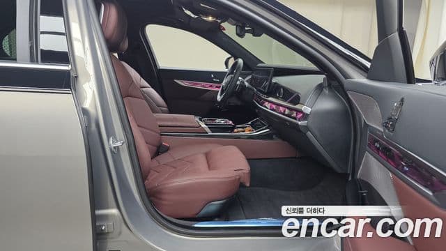 BMW 7 Series 2025 — фото 11 из 20