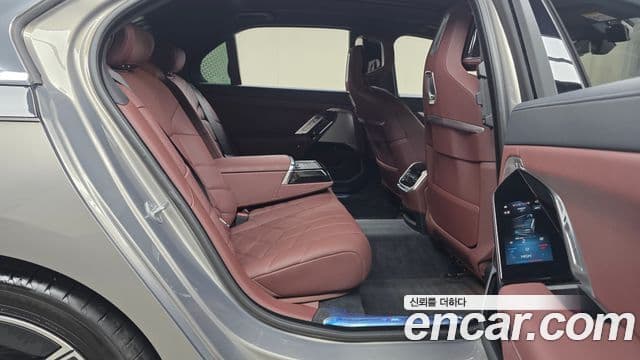 BMW 7 Series 2025 — фото 12 из 20