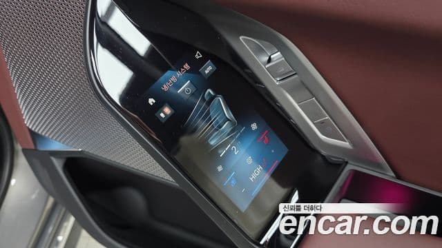 BMW 7 Series 2025 — фото 18 из 20