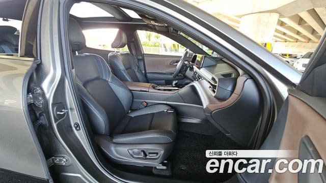 Toyota Crown Crossover 2023 — Фото 10/20