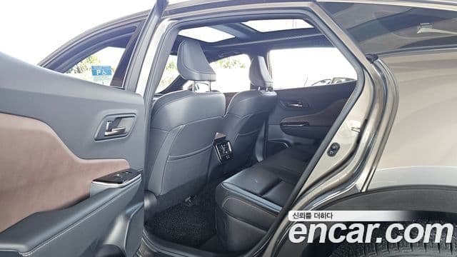 Toyota Crown Crossover 2023 — Фото 17/20