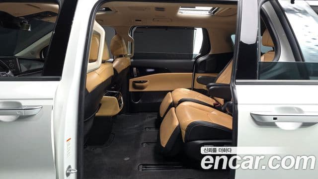 Kia Carnival 2020 — ფოტო 11/20