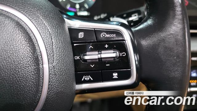 Kia Carnival 2020 — ფოტო 17/20