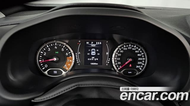 Jeep Renegade 2022 — ფოტო 7/20