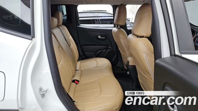 Jeep Renegade 2022 — фото 12 из 20