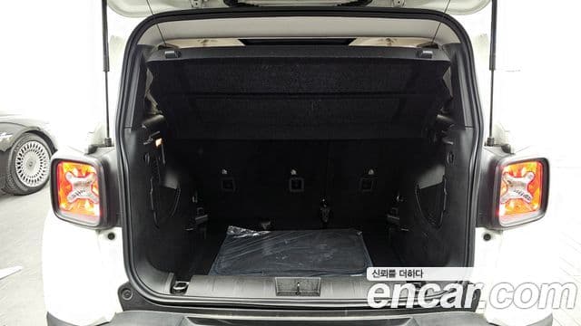 Jeep Renegade 2022 — ფოტო 20/20