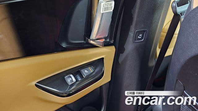 Kia Carnival 2021 — Şəkil 19/20