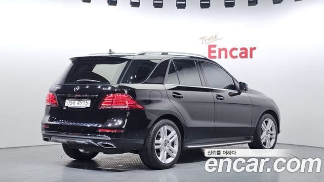 Mercedes-Benz GLE-Class 2018 — ფოტო 2/20
