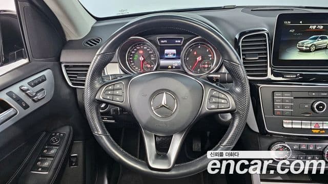 Mercedes-Benz GLE-Class 2018 — ფოტო 13/20
