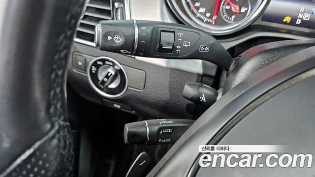 Mercedes-Benz GLE-Class 2018 — ფოტო 15/20