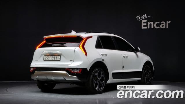 Kia Niro 2022 — Фото 2/20