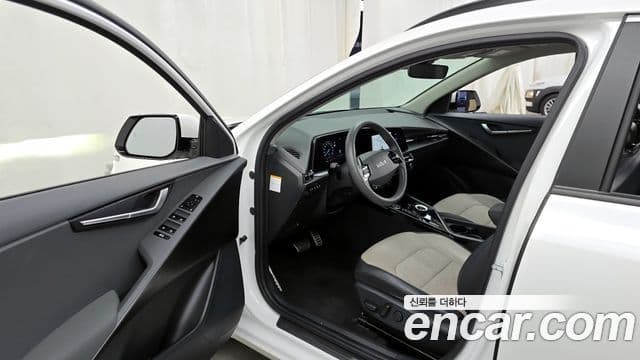 Kia Niro 2022 — Фото 10/20