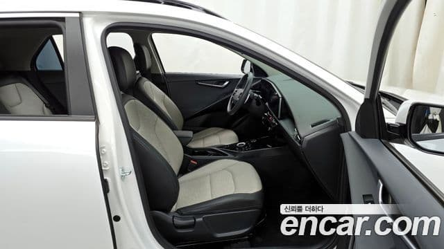 Kia Niro 2022 — Фото 11/20