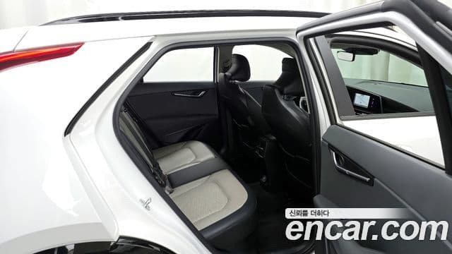 Kia Niro 2022 — Фото 12/20