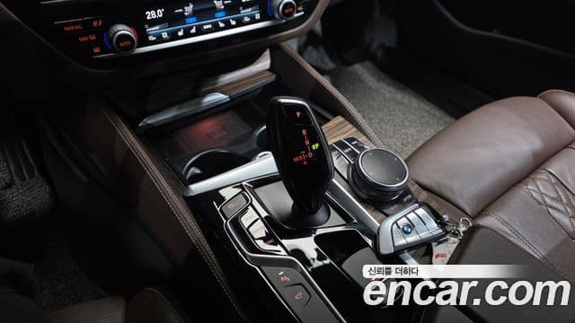 BMW 5 Series 2018 — ფოტო 9/20