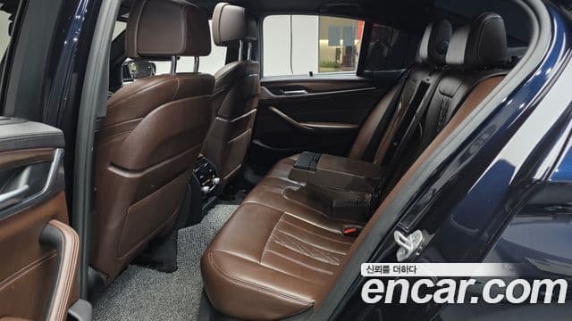 BMW 5 Series 2018 — ფოტო 11/20