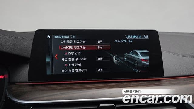 BMW 5 Series 2018 — ფოტო 16/20