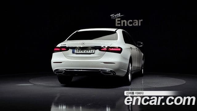 Mercedes-Benz E-Class 2020 — ფოტო 4/20