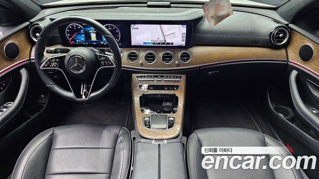 Mercedes-Benz E-Class 2020 — ფოტო 7/20