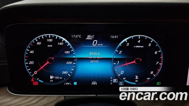 Mercedes-Benz E-Class 2020 — ფოტო 8/20