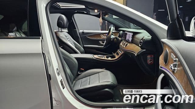 Mercedes-Benz E-Class 2020 — ფოტო 10/20
