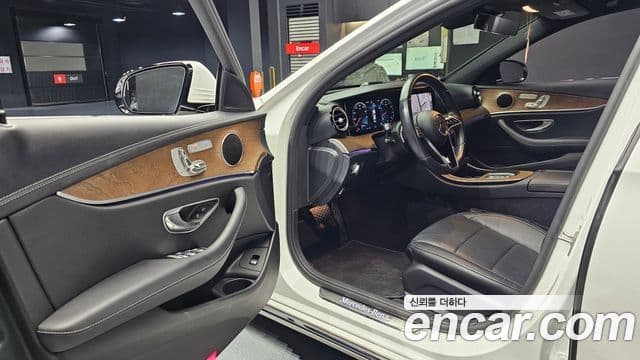 Mercedes-Benz E-Class 2020 — ფოტო 11/20