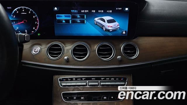 Mercedes-Benz E-Class 2020 — ფოტო 14/20