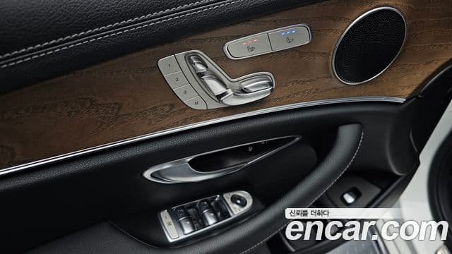 Mercedes-Benz E-Class 2020 — ფოტო 16/20