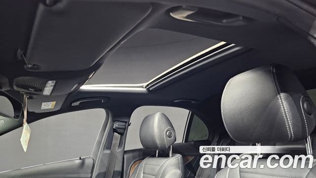 Mercedes-Benz E-Class 2020 — ფოტო 19/20