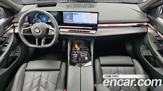 BMW 5 Series 2025 — ფოტო 7/20