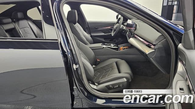 BMW 5 Series 2025 — ფოტო 10/20