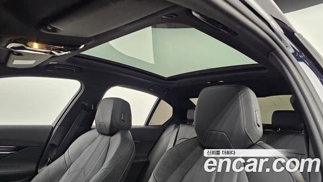 BMW 5 Series 2025 — ფოტო 18/20