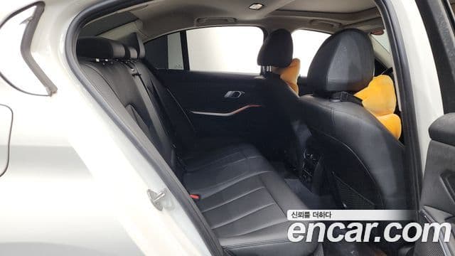 BMW 3 Series 2019 — ფოტო 12/20