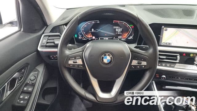BMW 3 Series 2019 — ფოტო 13/20