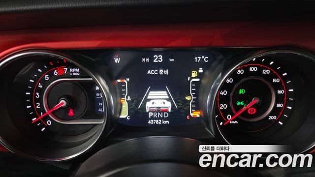 Jeep Wrangler 2019 — Şəkil 8/20