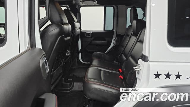 Jeep Wrangler 2019 — Şəkil 13/20