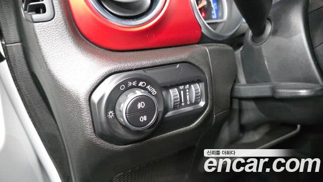 Jeep Wrangler 2019 — Şəkil 18/20