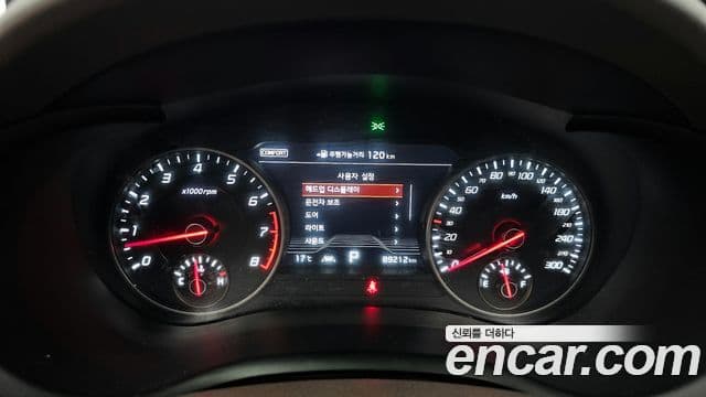 Kia Stinger 2018 — ფოტო 8/20