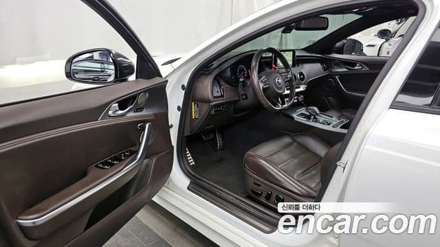 Kia Stinger 2018 — ფოტო 10/20