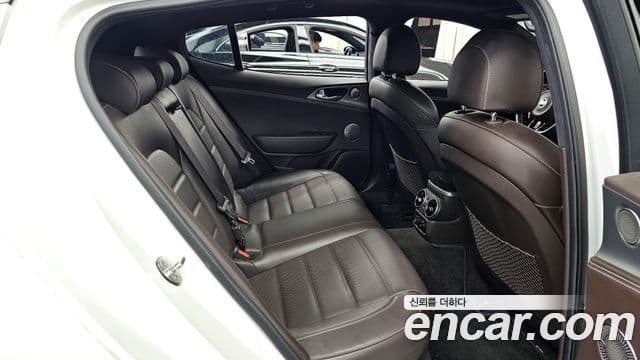 Kia Stinger 2018 — ფოტო 12/20
