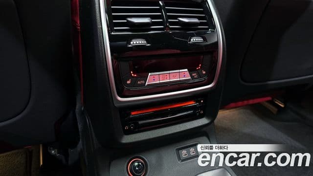 BMW X7 2020 — ფოტო 17/20