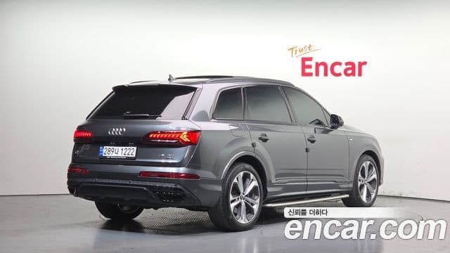 Audi Q7 2022 — ფოტო 5/20