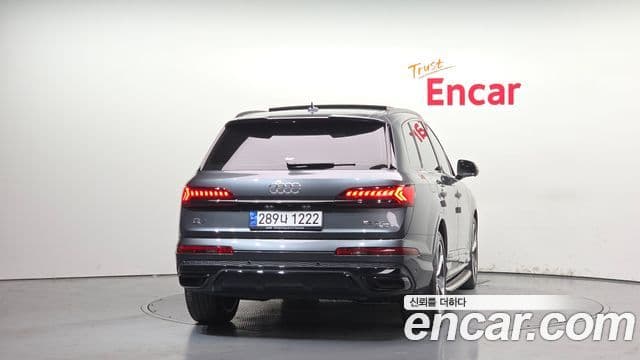 Audi Q7 2022 — ფოტო 6/20