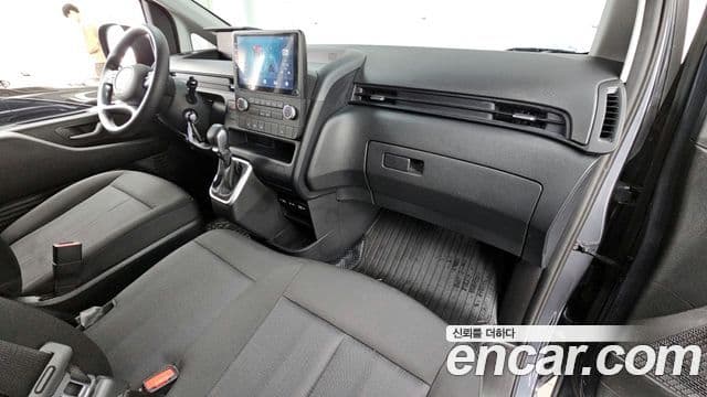 Hyundai Staria 2023 — ფოტო 2/20