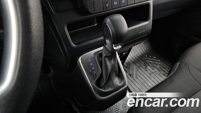 Hyundai Staria 2023 — ფოტო 10/20
