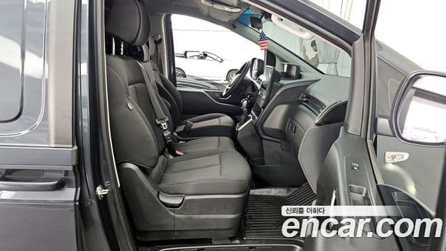 Hyundai Staria 2023 — ფოტო 16/20