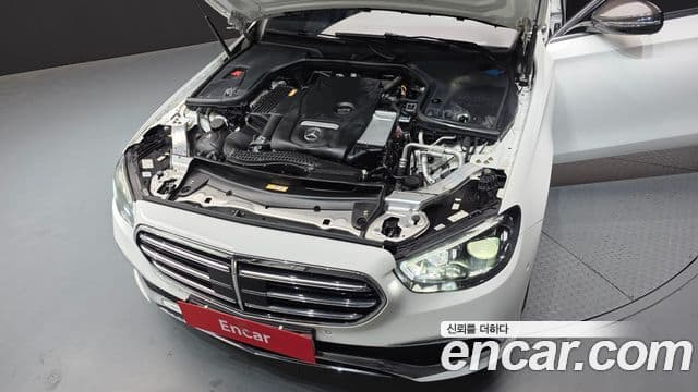 Mercedes-Benz E-Class 2021 — фото 6 из 20